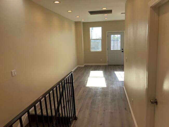 Foto del edificio - 1243 S Kenmore Ave