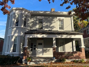 Building Photo - 818 Oak St