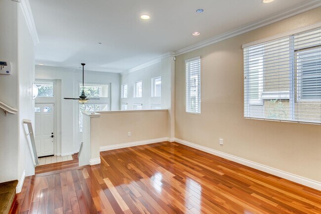 Building Photo - Centrally Located 3 Bedroom/ 2.5 Bath Town...