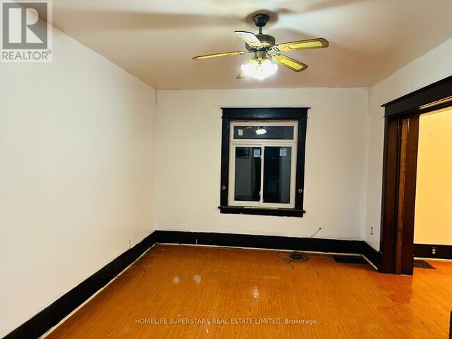 Building Photo - 433230 4 Line