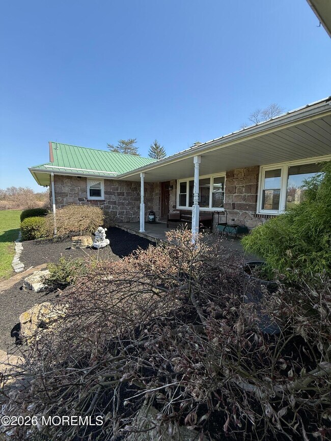 Foto del edificio - 2360 Monmouth Rd