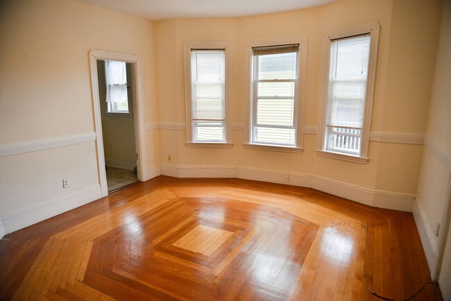 Building Photo - 539 Washington St