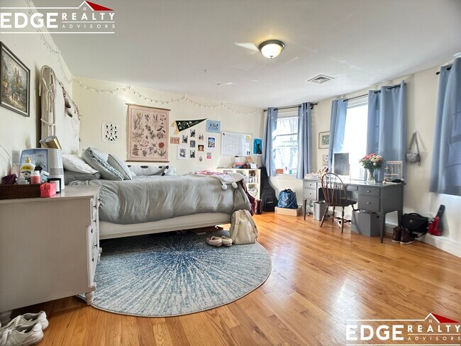 Foto del edificio - 107 Fisher Ave