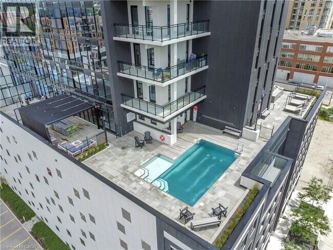 Photo du bâtiment - 181 King St S