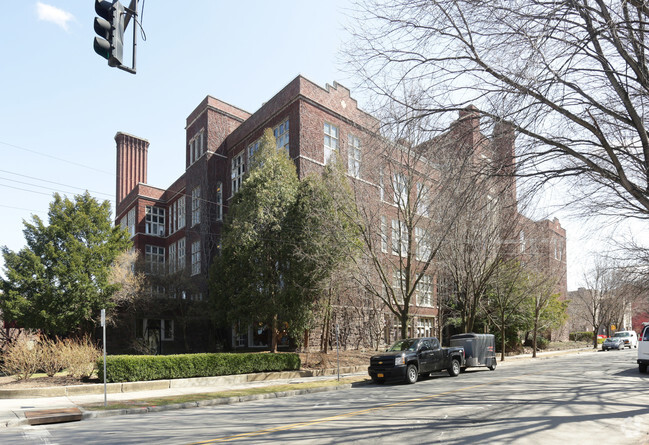 Building Photo - Dewitt House