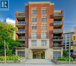 Building Photo - 4196 Dundas St W