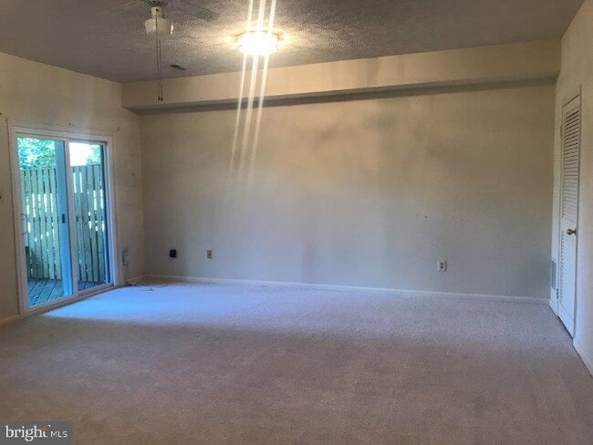Building Photo - 5142 Woodford Dr