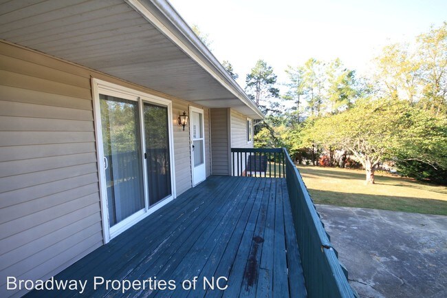 Building Photo - 10 Woodstone Dr
