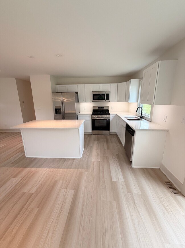 Foto del edificio - 806 Green Grove Rd