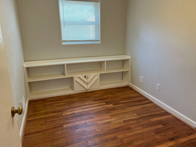 Foto del edificio - Updated Home Close to METRO