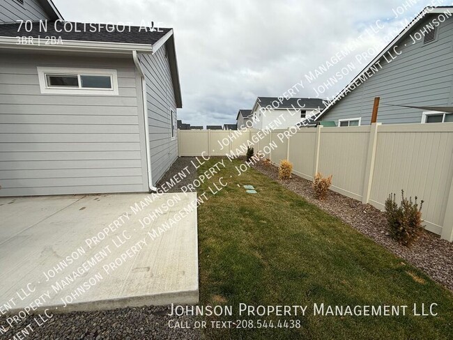 Building Photo - Modern 3-Bed Kuna Home with Fenced Yard, G...