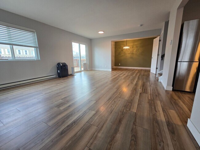 Building Photo - Updated 3-Bedroom Townhome Available For R...