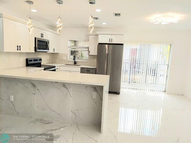 Foto del edificio - 5208 NW 18th Ct