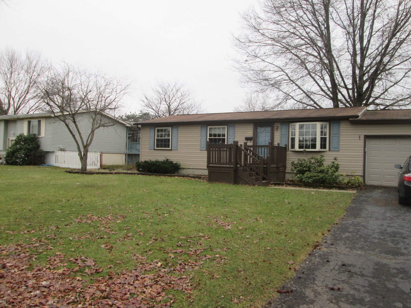 597 Aurora Dr Youngstown, OH 44505 – photo 1