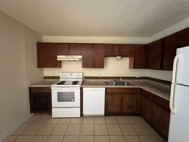 Foto del edificio - 2010 Cedarhill Dr