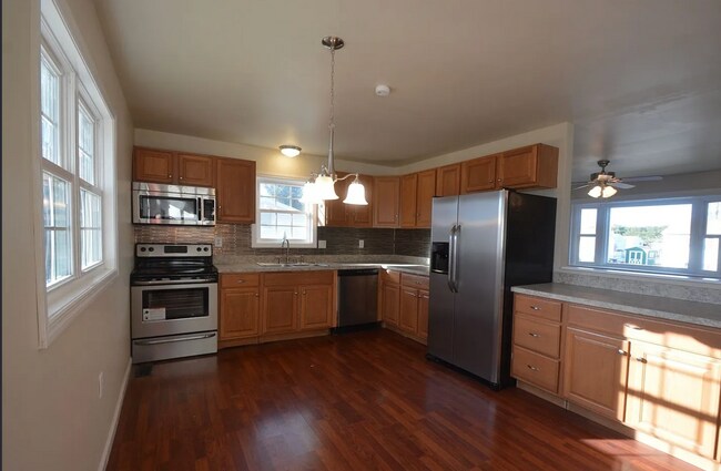 Foto del edificio - Move-In Ready 4-Bedroom Single Family Home...