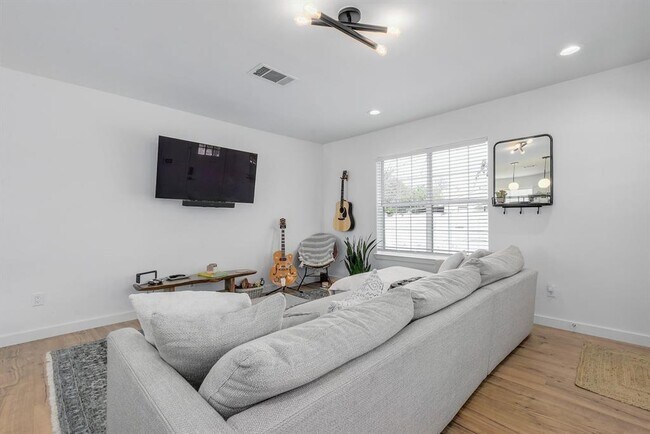 Foto del edificio - 1114 Kirk Ave