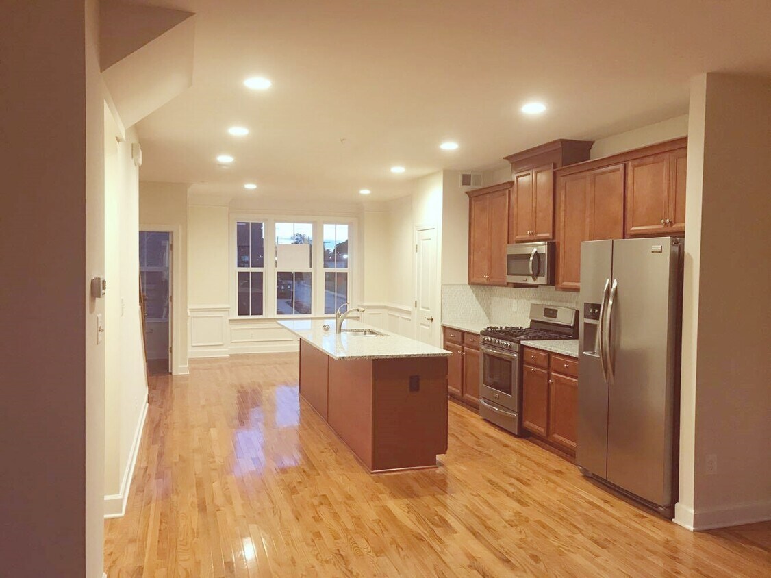 4704 Woodberry St, Riverdale, MD 20737 Townhome Rentals in Riverdale