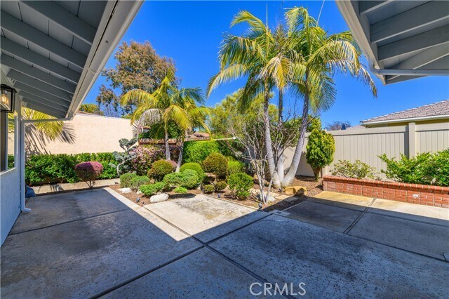 Foto del edificio - 19432 Sierra Lago Rd