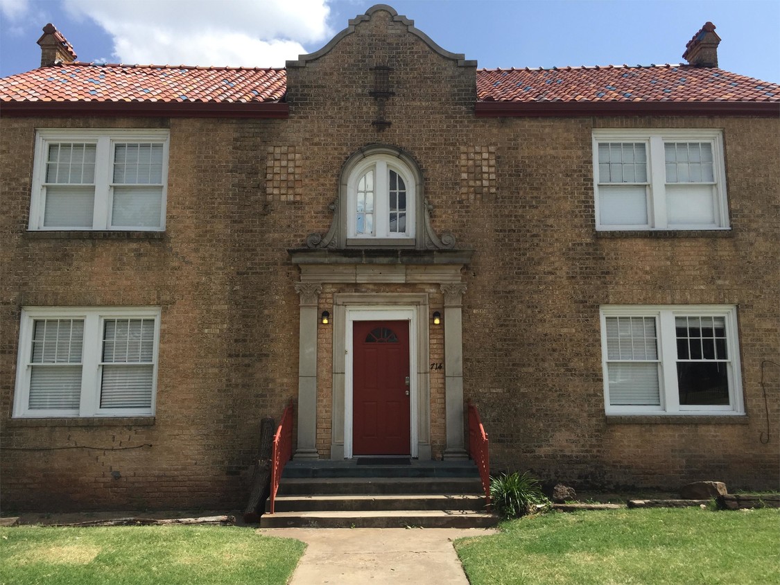 Building Photo - 714 NW 30th St