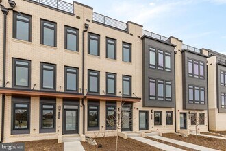 Building Photo - 2607 1st St NW