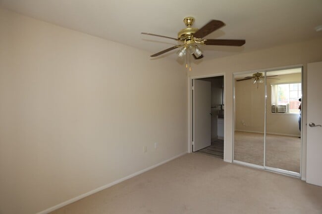 Building Photo - Kapolei - Aeloa Terrace - renovated ground...