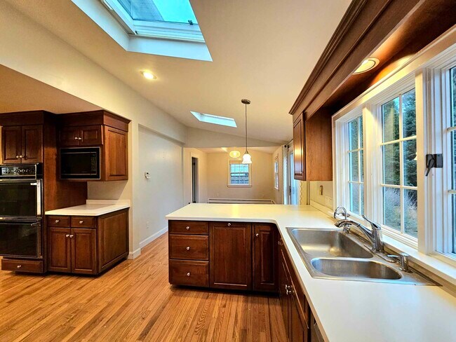 Building Photo - 5 Garrison Rd