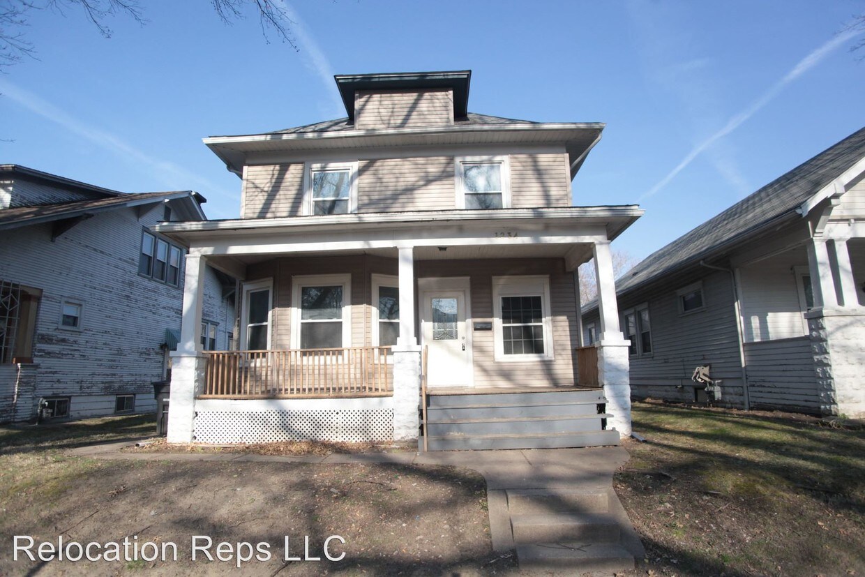 3 br, 1 bath House 1234 12th St House Rental in Rock Island, IL