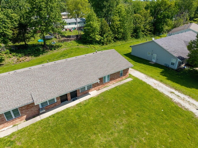 Building Photo - 2601 E Oakbrook Dr