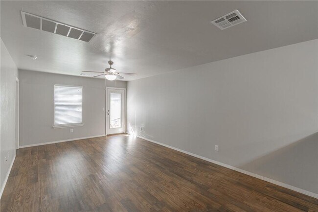 Building Photo - Townhouse Duplex in Edmond