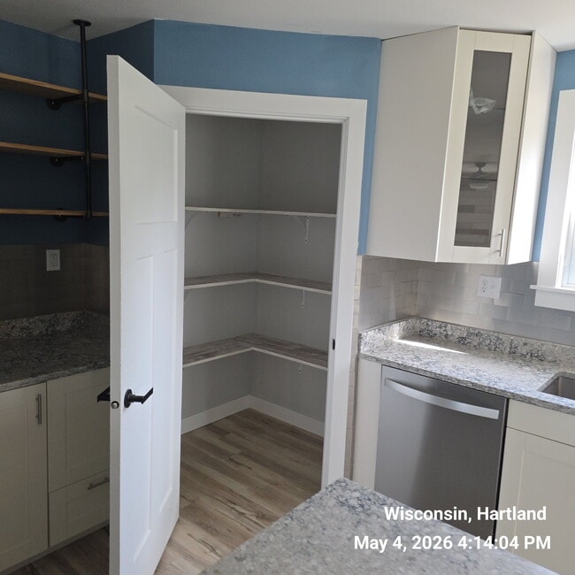 Pantry - W287N8408 Center Oak Rd