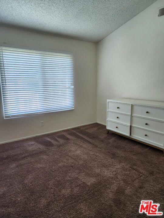 Foto del edificio - 3860 Amberly Dr