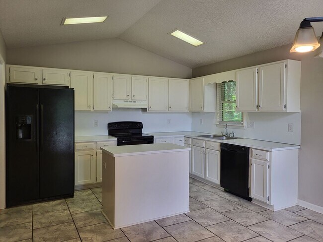 Foto del edificio - 3 bedroom home in Denver