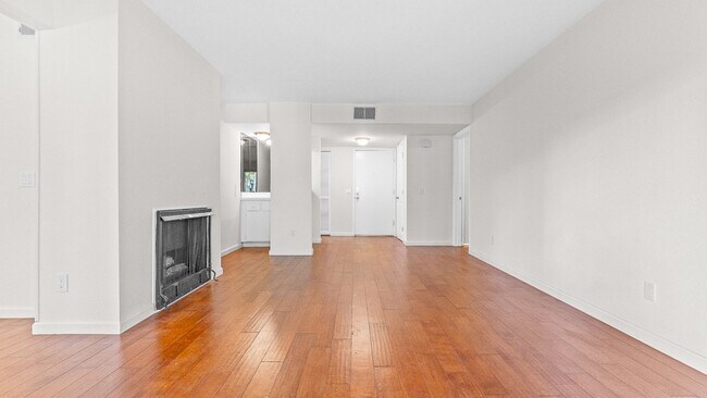 Building Photo - Beautiful Mountain Condo. 3 Bed-2Bath
