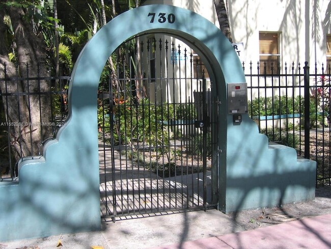 Foto del edificio - 726 Meridian Avenue Unit 4