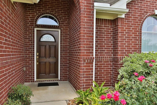 Building Photo - 7218 Lyndhurst Village Ln
