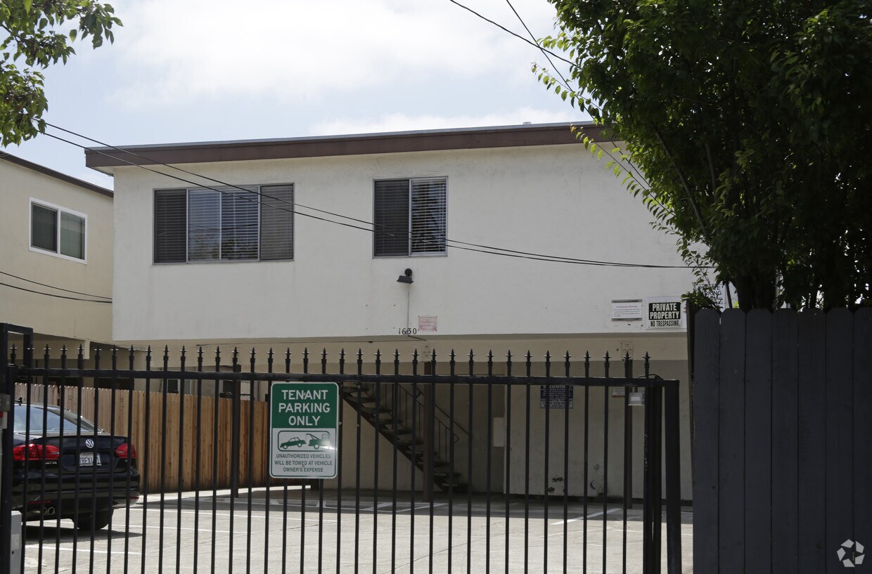 Building Photo - 1630 Russell St