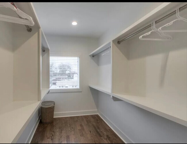 Foto del edificio - 421 Moore Ave