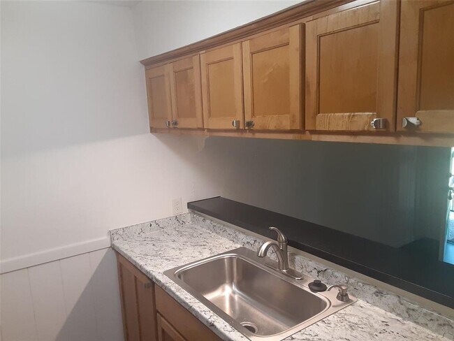 Foto del edificio - 711 Eberhart Ln