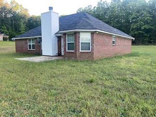 Building Photo - Like New 3 bedroom 2 bath with garage for ...