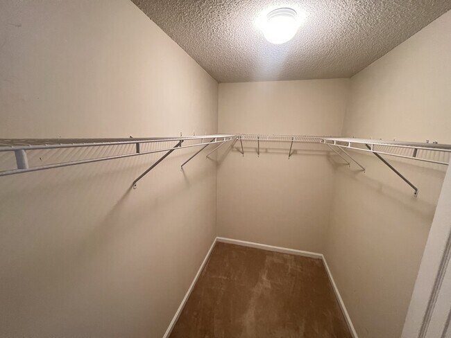 Building Photo - 204 Hawkridge Pl