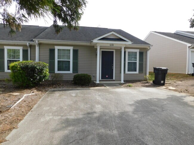 Foto del edificio - 1228 Longpoint Dr