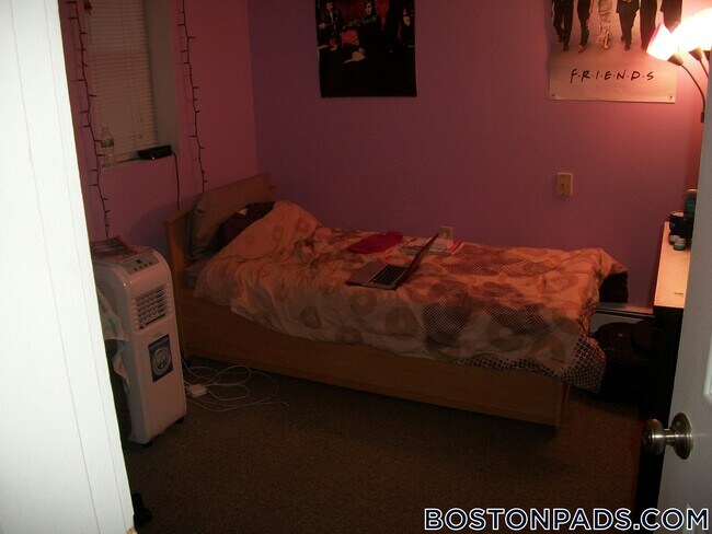 Foto del edificio - 833 Beacon St