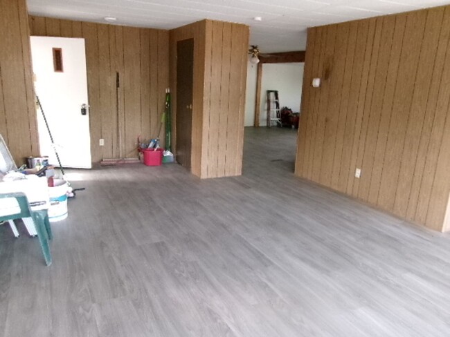 Foto del edificio - Large 1700 SF 3 bed 2 bath home
