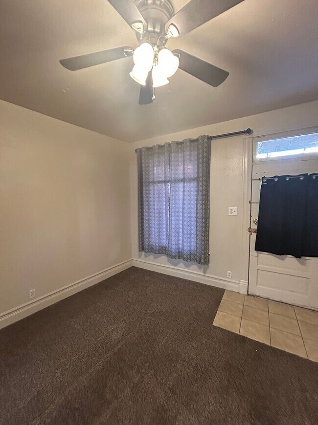 Foto del edificio - 402 W Mercury St