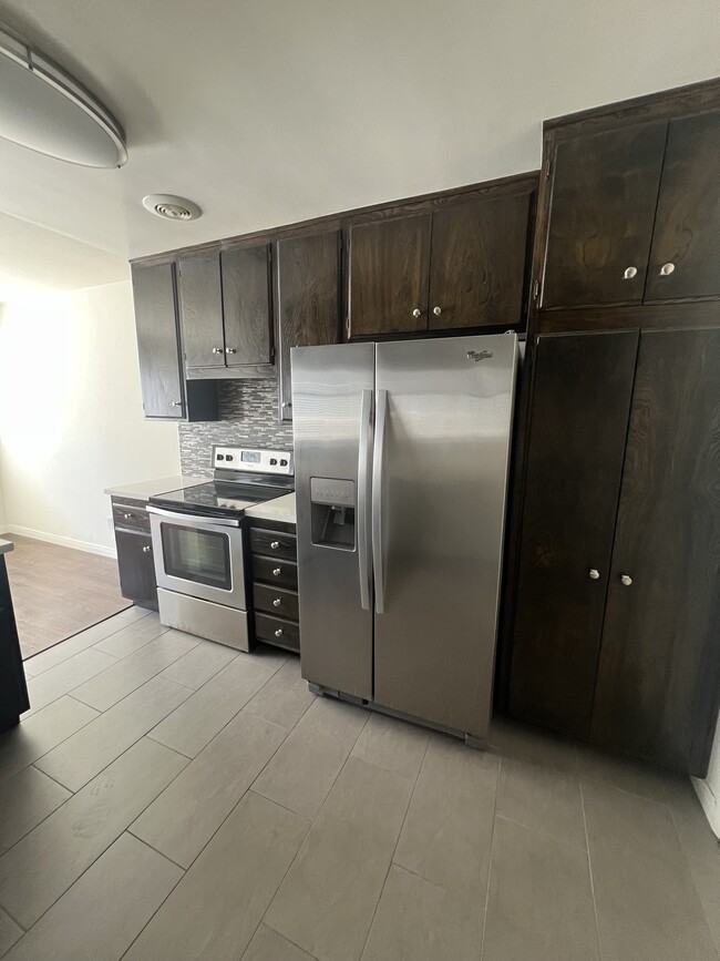 Apt 10 - 1245 N Kings Rd