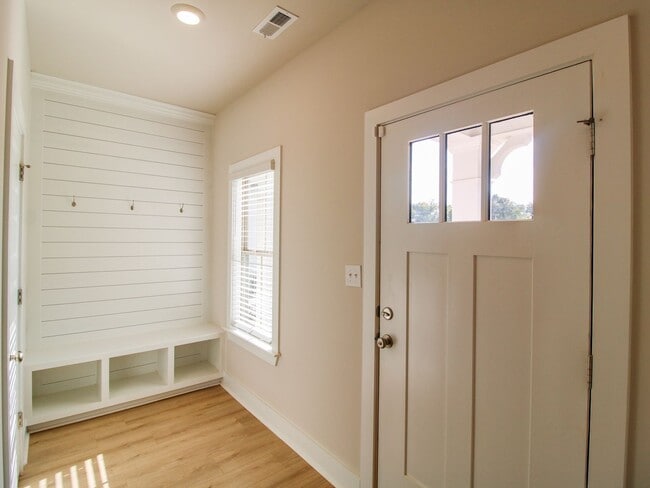 Building Photo - April Special Promotion...Discounted Rent ...