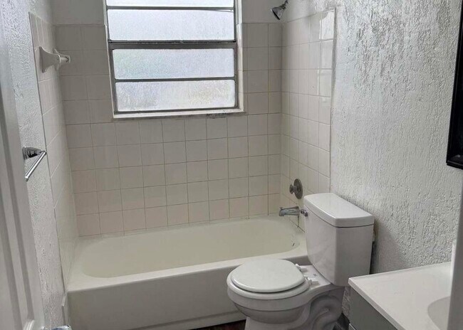 Foto del edificio - 5713 Candlewood St