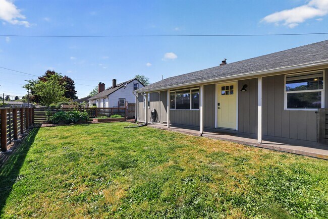 Building Photo - 8500 Silver Star Ave