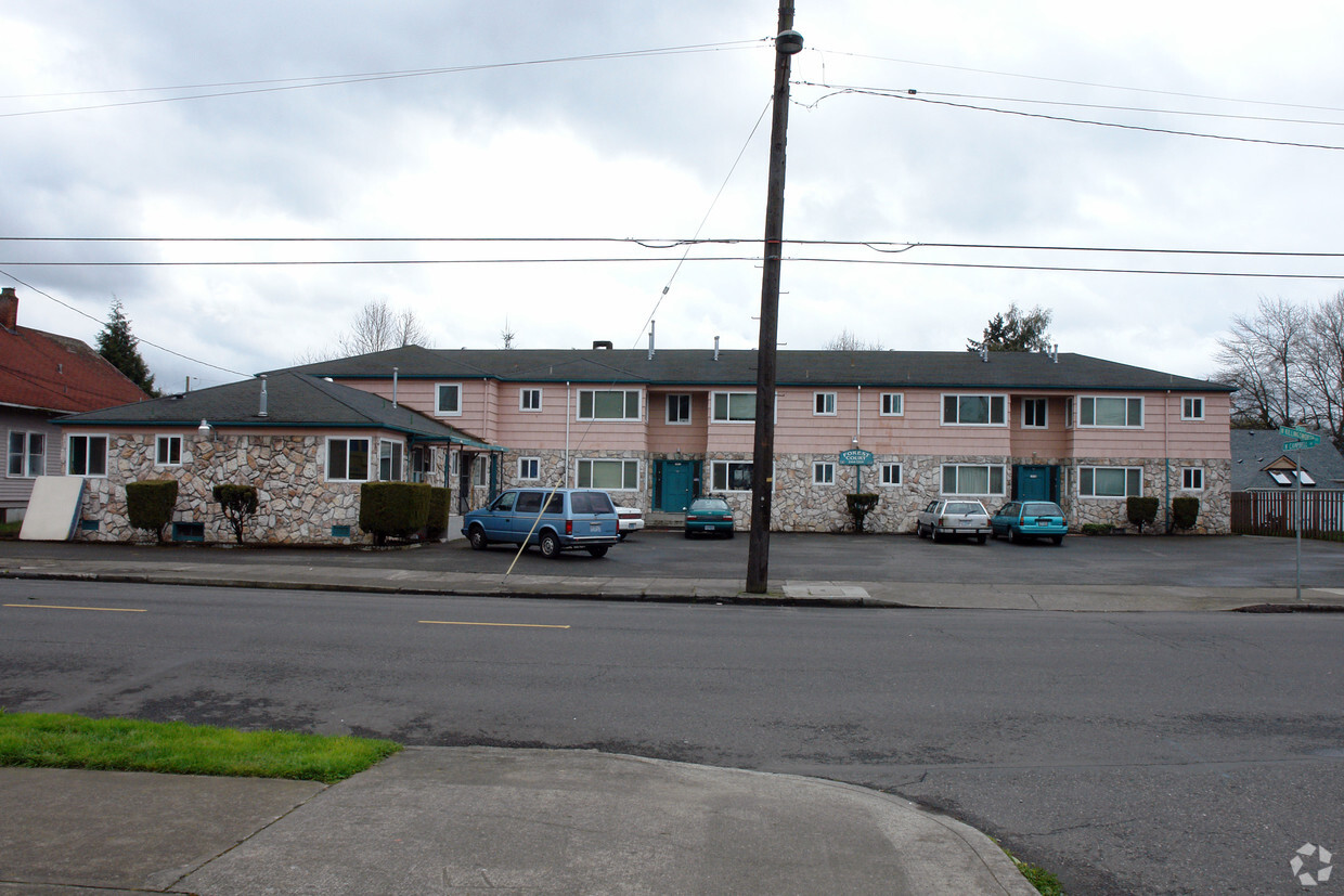 Building Photo - Forest Court Apartments